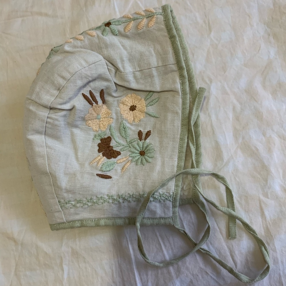 Apolina sherpa lined bonnet